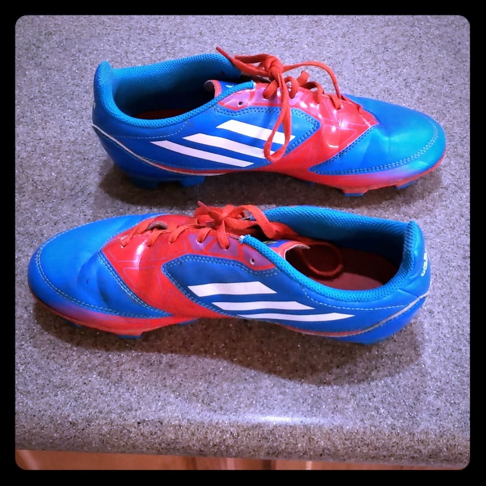 Adidas soccer cleats sz 5.5 (male)